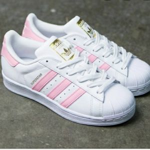Baby pink adidas superstar!! Kids 7 (womens 8.5)